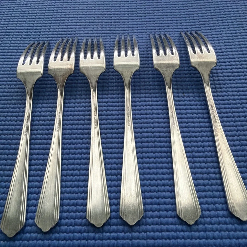1881 Rogers Stainless flatware 6 Dinner FORKS, 7